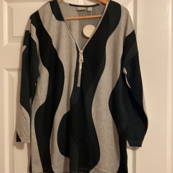 zim zoe Tops - NWT ladies zip front w/ customizable neckline